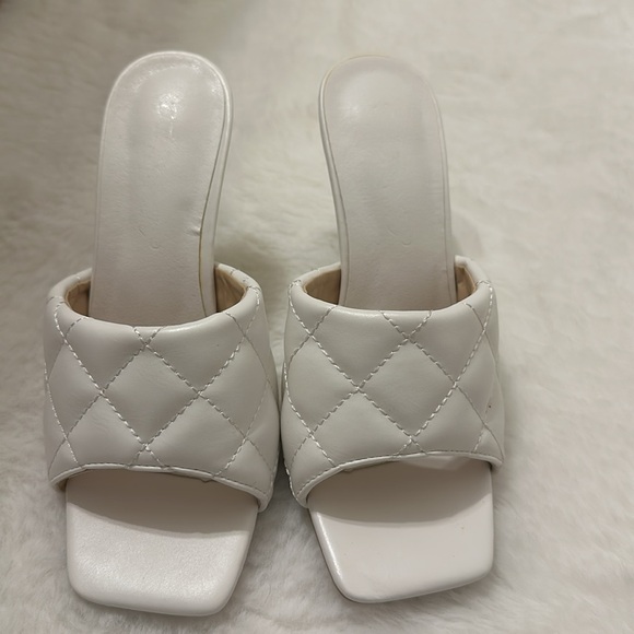 White heels - Picture 3 of 8